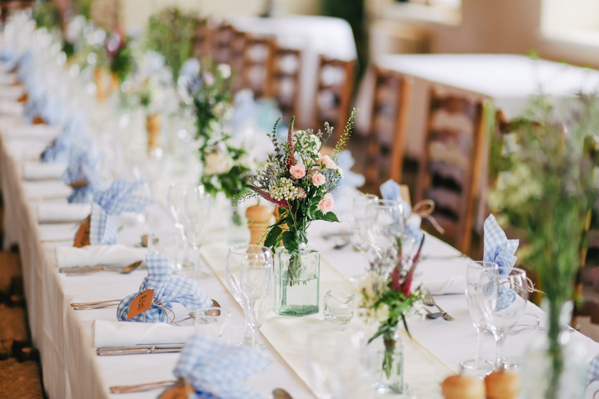 Simple elegant wedding flowers and decorations on a budget